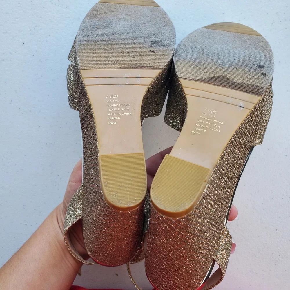 L.Miller Women's Frosted Platform Shoes Size 7.5‎ M Gold with Clasp Strap